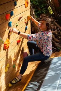 Club-Suresnes-escalade-teste-mur-d-escalade-CLIMB-IT-exterieur-6