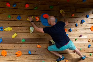 Club-Suresnes-escalade-teste-mur-d-escalade-CLIMB-IT-exterieur-3