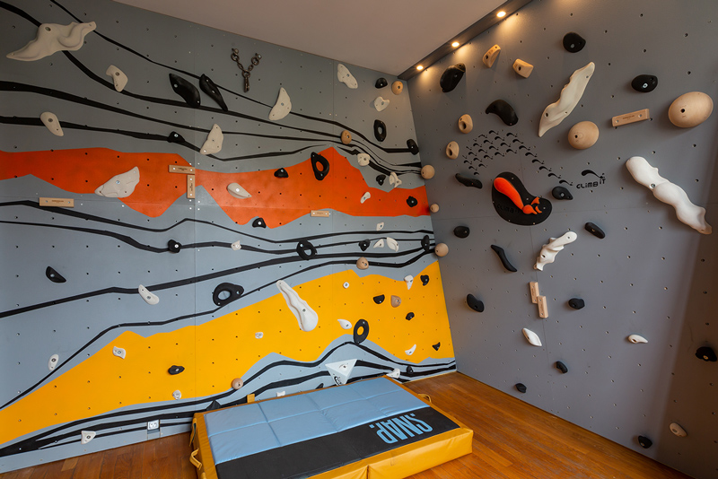 Mur-d-escalade-interieur-chambre-conception-installation-CLIMB-IT-escalade-factory-decor-original-Colorado avec crashpad