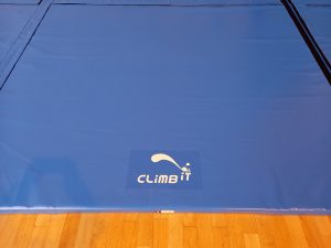 Tapis de réception d'escalade sur mesure par Climb it Escalade Factory - Marquage logo Climb it