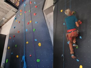 Construction d'un mur d'escalade sur mesure par CLIMB IT dans le musée du cinéma de montagne à Gap.