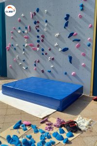 Ouverture des blocs du mur d'escalade découverte CLIMB IT jeux olympiques et paralympiques Paris 2024 Fanzone Hôtel de Ville.