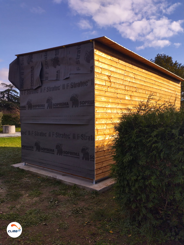 Construction Mur d'escalade extérieur en bois, modèle Séquoia de type abri isolé, construit par CLIMB IT pour un particulier dans l'est de la France