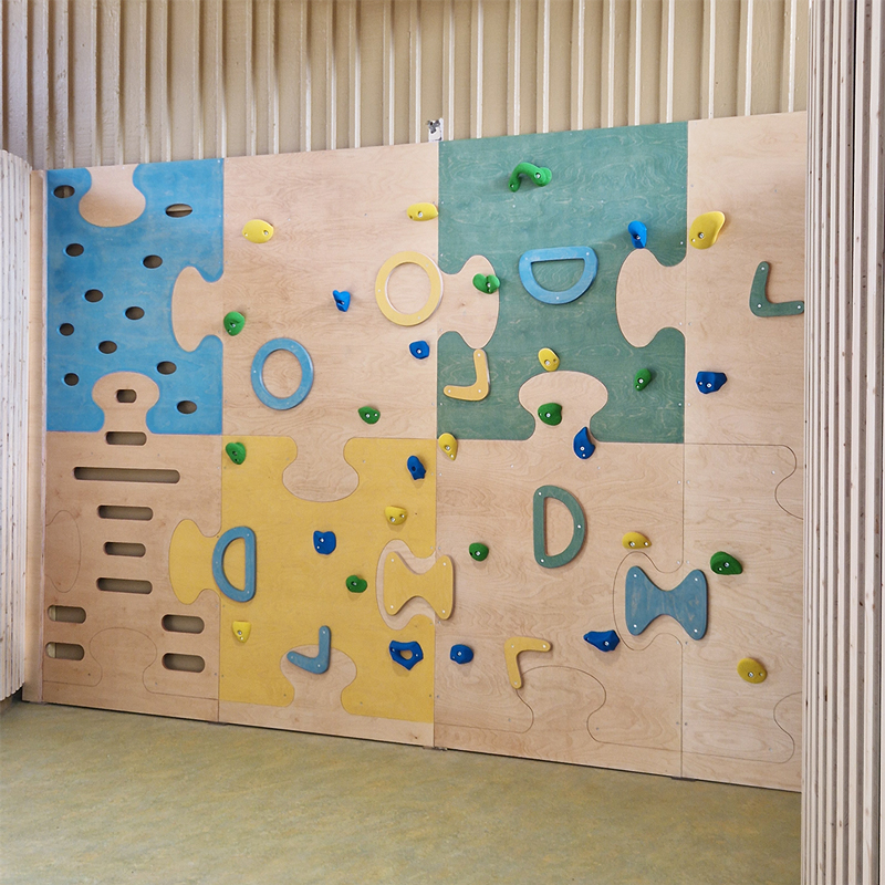 Mur d'escalade ludique pour enfants Ecole maternelle Henri Wallon d'Argenteuil par CLIMB IT fabricant de murs d'escalade scolaires